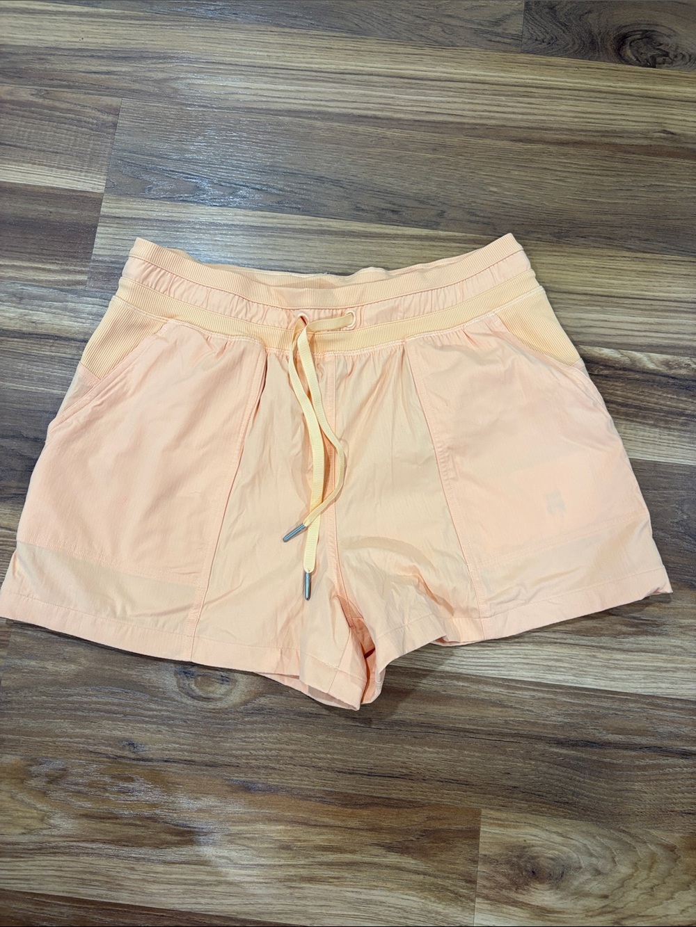 Lululemon Women's Peach Drawstring Athletic Shorts size 8 NWOT